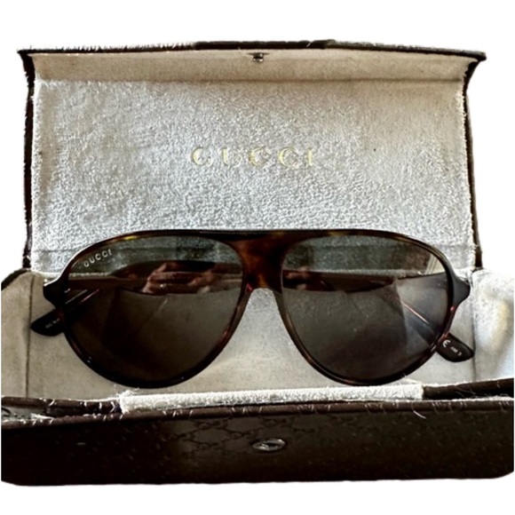 Gucci Unisex Aviator Tortoise Sunglasses with gold trim. Style # GG 1649 - Picture 1 of 9